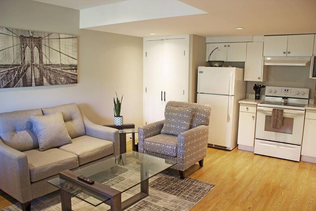 Next To Olympic View Golf Course 2 Bedroom Private Suite Victoria Exterior foto
